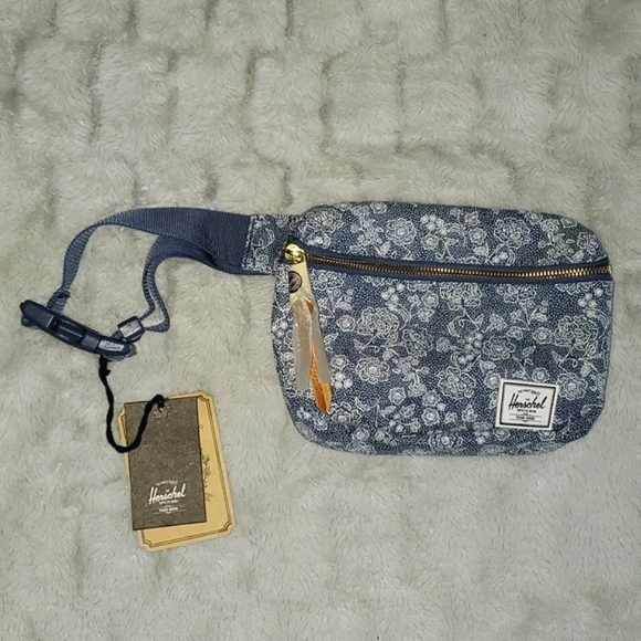 Herschel Supply Company Handbags - NWT Herschel Supply Co. The Fifteen Hip Sack